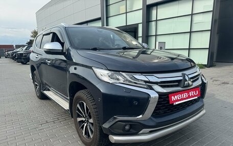 Mitsubishi Pajero Sport III рестайлинг, 2018 год, 2 990 000 рублей, 3 фотография