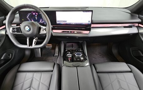 BMW 5 серия, 2026 год, 6 687 700 рублей, 10 фотография