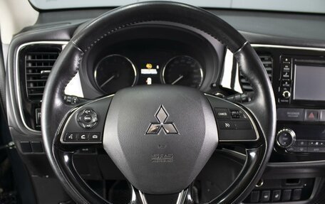 Mitsubishi Outlander III рестайлинг 3, 2017 год, 1 590 000 рублей, 11 фотография