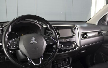 Mitsubishi Outlander III рестайлинг 3, 2017 год, 1 590 000 рублей, 5 фотография