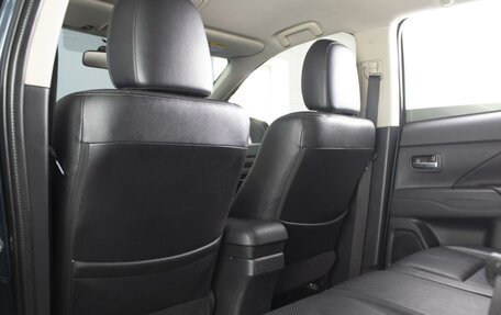 Mitsubishi Outlander III рестайлинг 3, 2017 год, 1 590 000 рублей, 10 фотография