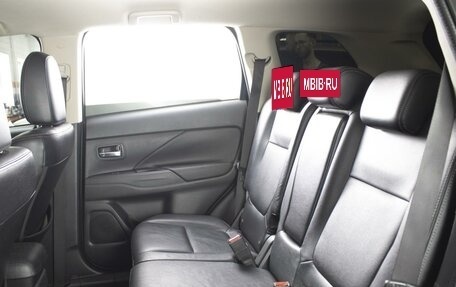 Mitsubishi Outlander III рестайлинг 3, 2017 год, 1 590 000 рублей, 9 фотография