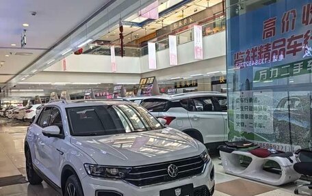 Volkswagen T-Roc I, 2022 год, 1 784 010 рублей, 3 фотография