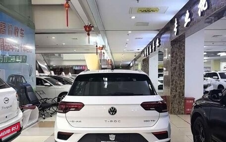Volkswagen T-Roc I, 2022 год, 1 784 010 рублей, 5 фотография