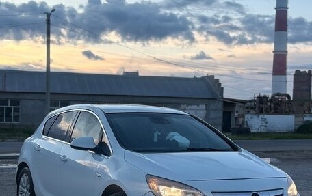 Opel Astra J, 2011 год, 620 000 рублей, 1 фотография