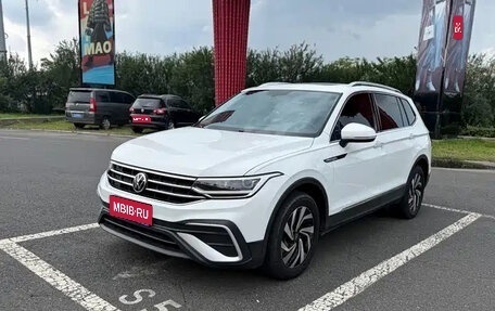 Volkswagen Tiguan II, 2023 год, 2 042 000 рублей, 1 фотография