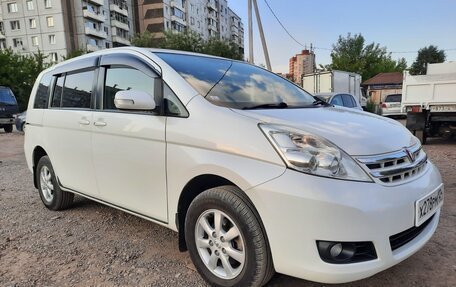 Toyota ISis I, 2010 год, 1 600 000 рублей, 4 фотография