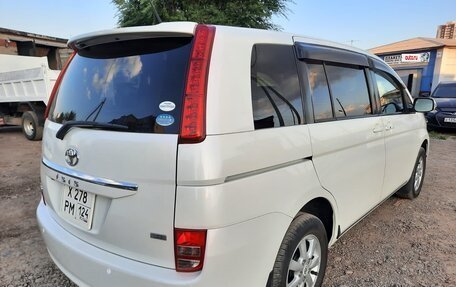 Toyota ISis I, 2010 год, 1 600 000 рублей, 2 фотография