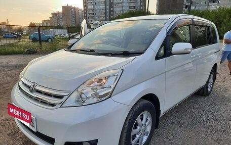 Toyota ISis I, 2010 год, 1 600 000 рублей, 6 фотография