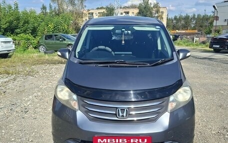 Honda Freed I, 2010 год, 950 000 рублей, 3 фотография