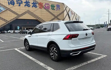 Volkswagen Tiguan II, 2023 год, 2 042 000 рублей, 4 фотография
