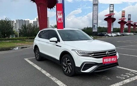 Volkswagen Tiguan II, 2023 год, 2 042 000 рублей, 3 фотография