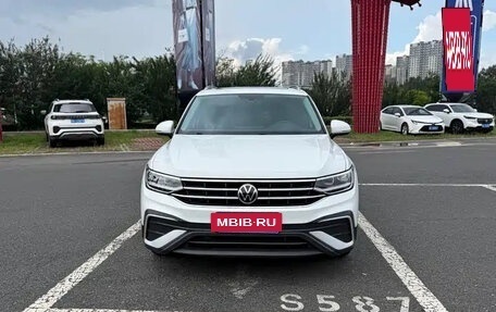 Volkswagen Tiguan II, 2023 год, 2 042 000 рублей, 2 фотография
