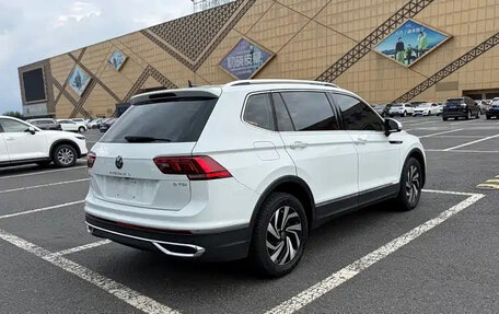 Volkswagen Tiguan II, 2023 год, 2 042 000 рублей, 6 фотография