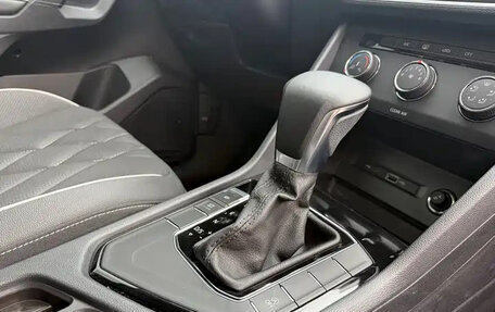 Volkswagen Tiguan II, 2023 год, 2 042 000 рублей, 12 фотография