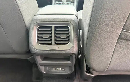 Volkswagen Tiguan II, 2023 год, 2 042 000 рублей, 13 фотография