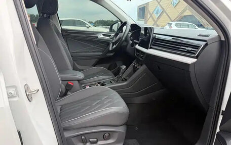 Volkswagen Tiguan II, 2023 год, 2 042 000 рублей, 16 фотография