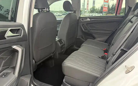 Volkswagen Tiguan II, 2023 год, 2 042 000 рублей, 17 фотография