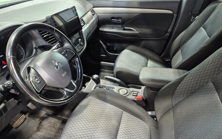 Mitsubishi Outlander III рестайлинг 3, 2015 год, 1 485 000 рублей, 14 фотография