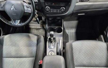 Mitsubishi Outlander III рестайлинг 3, 2015 год, 1 485 000 рублей, 12 фотография
