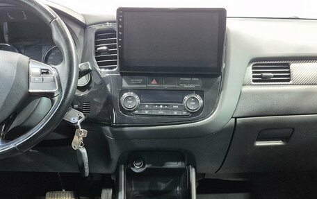 Mitsubishi Outlander III рестайлинг 3, 2015 год, 1 485 000 рублей, 13 фотография