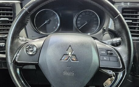 Mitsubishi Outlander III рестайлинг 3, 2015 год, 1 485 000 рублей, 11 фотография