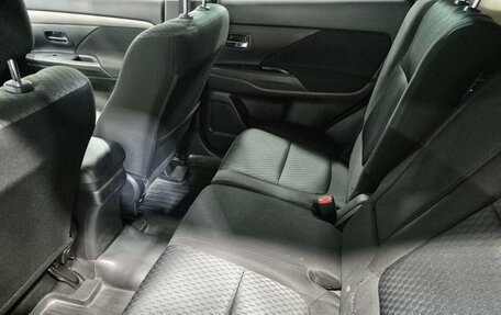 Mitsubishi Outlander III рестайлинг 3, 2015 год, 1 485 000 рублей, 15 фотография