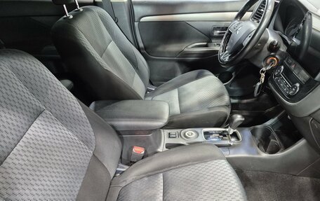 Mitsubishi Outlander III рестайлинг 3, 2015 год, 1 485 000 рублей, 17 фотография