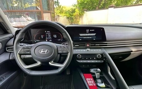 Hyundai Elantra, 2023 год, 2 070 000 рублей, 11 фотография
