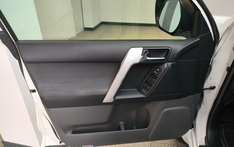 Toyota Land Cruiser Prado 150 рестайлинг 2, 2011 год, 2 550 000 рублей, 8 фотография