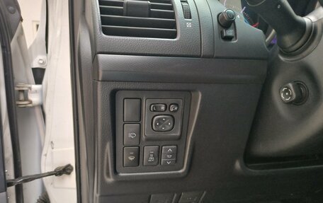 Toyota Land Cruiser Prado 150 рестайлинг 2, 2011 год, 2 550 000 рублей, 9 фотография