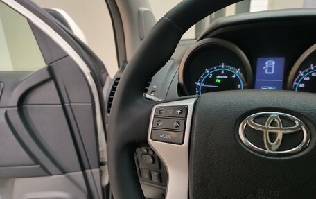 Toyota Land Cruiser Prado 150 рестайлинг 2, 2011 год, 2 550 000 рублей, 13 фотография