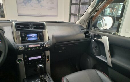 Toyota Land Cruiser Prado 150 рестайлинг 2, 2011 год, 2 550 000 рублей, 17 фотография