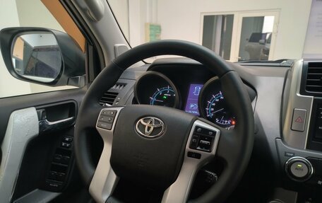 Toyota Land Cruiser Prado 150 рестайлинг 2, 2011 год, 2 550 000 рублей, 12 фотография