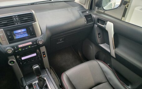 Toyota Land Cruiser Prado 150 рестайлинг 2, 2011 год, 2 550 000 рублей, 16 фотография