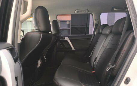 Toyota Land Cruiser Prado 150 рестайлинг 2, 2011 год, 2 550 000 рублей, 26 фотография