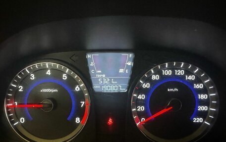 Hyundai Solaris II рестайлинг, 2011 год, 520 000 рублей, 11 фотография