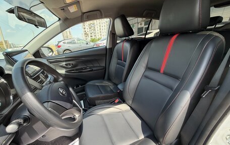 Toyota Yaris XP150 рестайлинг, 2021 год, 1 550 000 рублей, 8 фотография