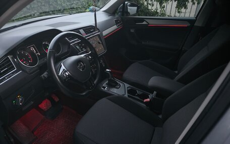 Volkswagen Tiguan II, 2018 год, 2 000 000 рублей, 2 фотография