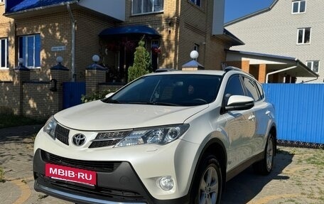 Toyota RAV4, 2013 год, 2 000 000 рублей, 2 фотография
