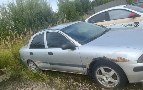 Mitsubishi Carisma I, 2003 год, 30 000 рублей, 2 фотография