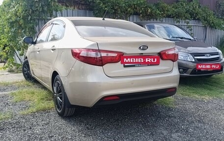 KIA Rio III рестайлинг, 2011 год, 700 000 рублей, 3 фотография