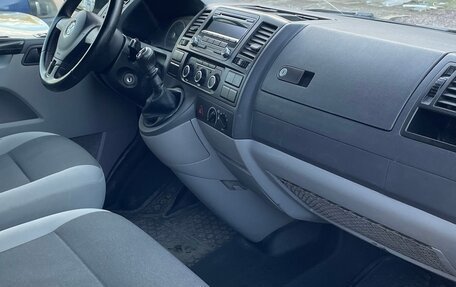 Volkswagen Transporter T5 рестайлинг, 2014 год, 1 750 000 рублей, 2 фотография