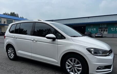 Volkswagen Touran III, 2021 год, 1 570 000 рублей, 1 фотография