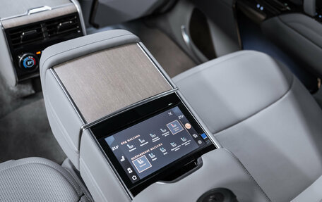 Land Rover Range Rover IV рестайлинг, 2025 год, 35 500 000 рублей, 30 фотография