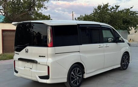 Honda Stepwgn IV, 2019 год, 1 985 000 рублей, 3 фотография