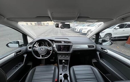 Volkswagen Touran III, 2021 год, 1 570 000 рублей, 6 фотография