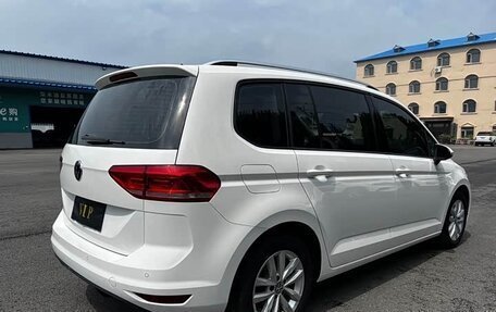 Volkswagen Touran III, 2021 год, 1 570 000 рублей, 5 фотография