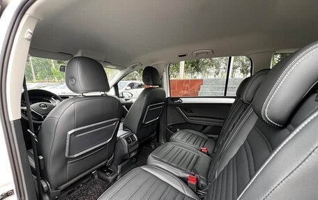 Volkswagen Touran III, 2021 год, 1 570 000 рублей, 8 фотография