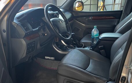 Toyota Land Cruiser Prado 120 рестайлинг, 2005 год, 1 930 000 рублей, 20 фотография